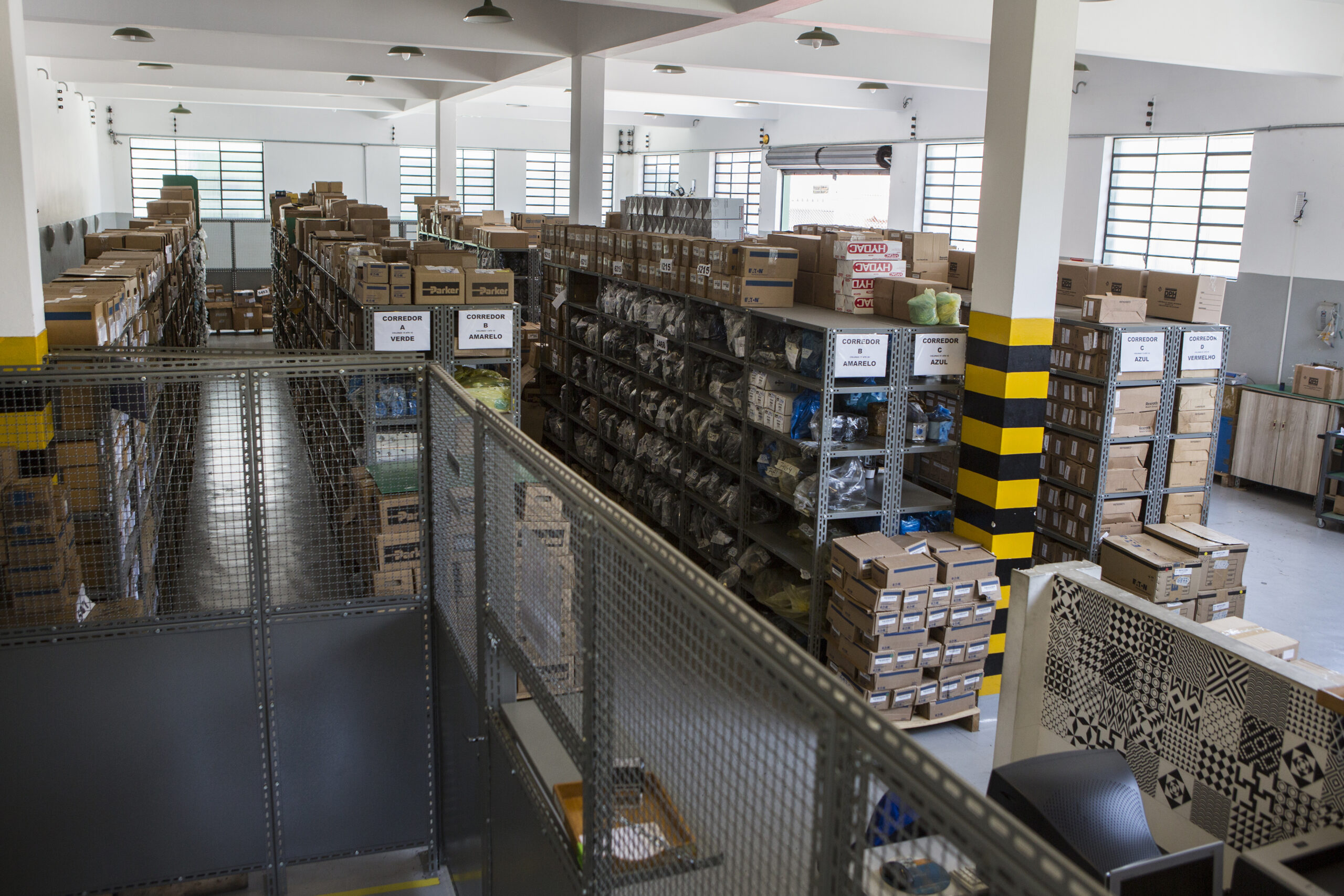 amplo estoque de produtos óleo hidráulicos